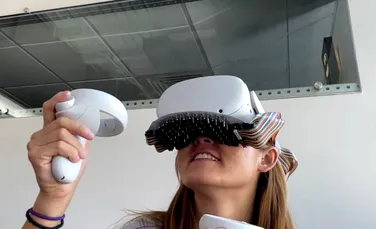 Dispozitivul ciudat care simulează sărutul în VR