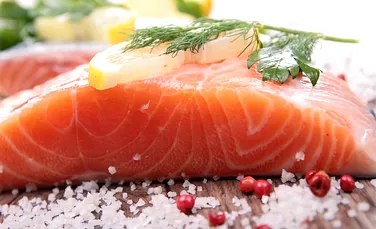Cercetătorii au descoperit un nou motiv pentru care trebuie să consumăm săptămânal peşte gras
