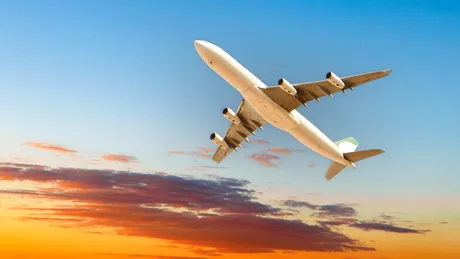 Pățania unui român care a întâlnit un alt român la bordul unui avion