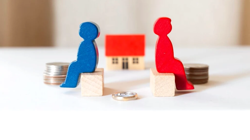 Divorțul, transformat într-o sărbătoare cu inele simbolice și petreceri