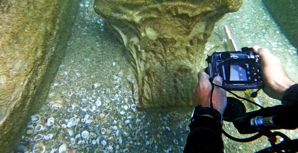 Furtunile au scos la iveală coloane de marmură vechi de 1.800 de ani la o epavă din Israel