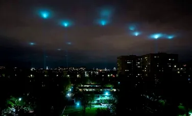 Lumini ”extraterestre” deasupra unor oraşe din Ucraina. Care este, de fapt, semnificaţia lor