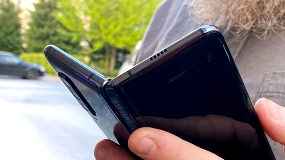 O companie din Zalău produce folii de protecție cu tehnologie NASA pentru telefoane