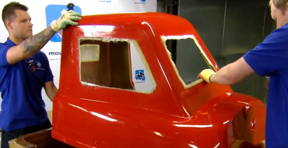 Cum se fabrică cea mai mică maşină din lume – VIDEO