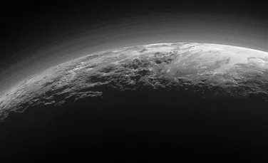 O semnătură chimică necunoscută a fost detectată pe Pluto și pe Titan