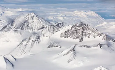 Noi cercetări dezvăluie indicii despre munții pierduți ai Antarcticii