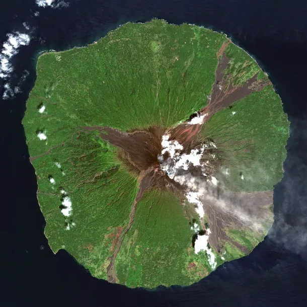 Vulcanul Manam, provincia Madang, Papua Noua Guinee, 22 martie 2013