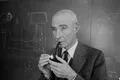 J. Robert Oppenheimer a înăbușit o petiție prin care 70 de cercetători implorau președintele SUA să nu folosească bomba atomică