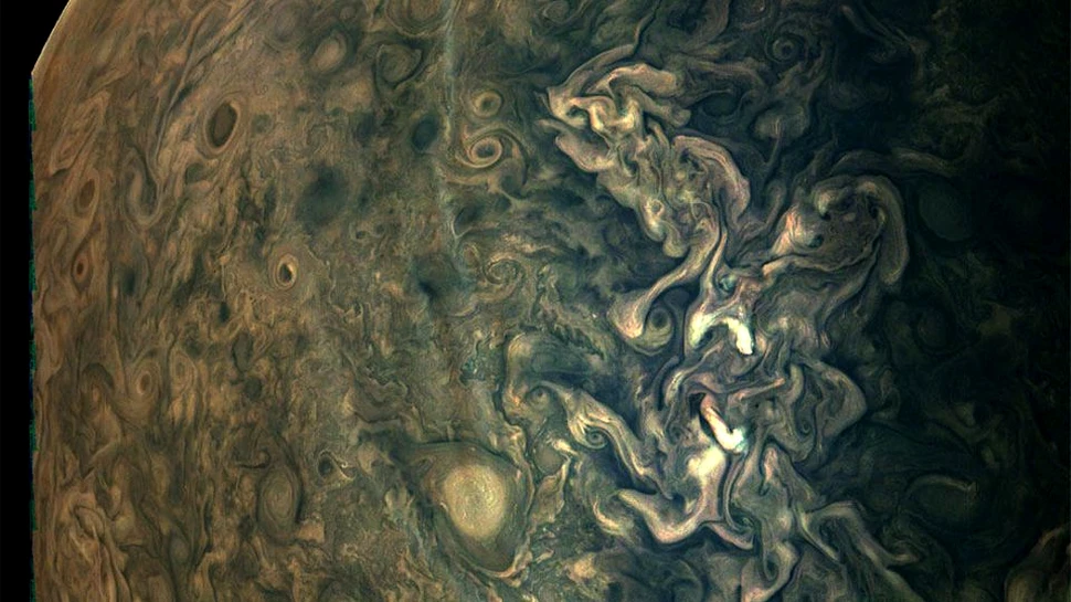 O imagine uimitoare cu atmosfera planetei Jupiter ridică noi semne de întrebare