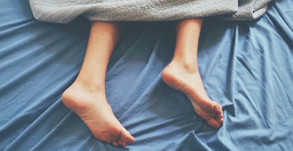 Ce este sindromul picioarelor neliniştite şi cum se poate ameliora