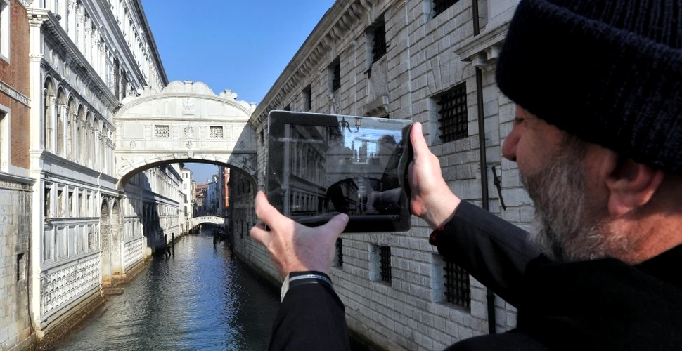 Puntea Suspinelor din Veneţia poate fi din nou admirată (FOTO)
