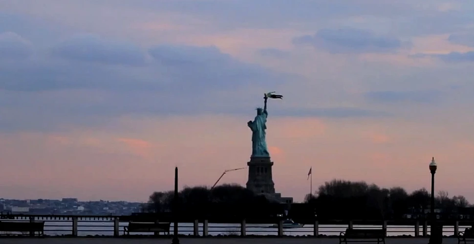 Pe cerul New York-ului au apărut oameni care zboară! (VIDEO)