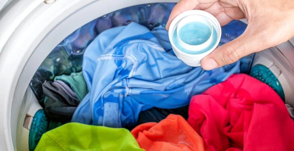 Companie de detergent, semnal de alarmă pentru mediu: Spălați-vă hainele mai rar!