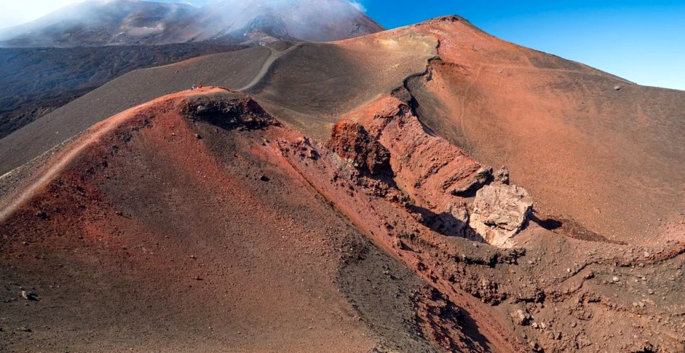 Vulcanul Etna din Italia este în continuă creștere, fiind mai înalt ca niciodată