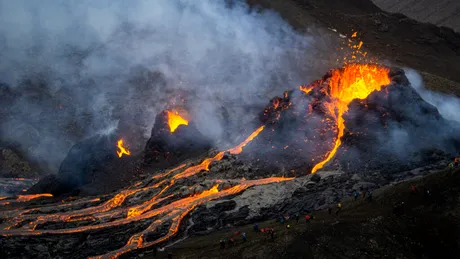 Erupția unui vulcan din Islanda deschide o fereastră rară către Pământul de sub picioarele noastre