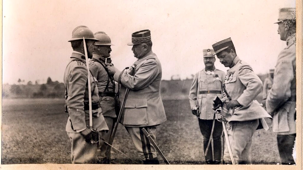 Cum a ajuns un ofițer de informații francez să lucreze direct cu primul-ministru al României?