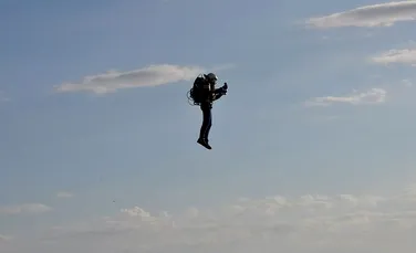 Jetpack-ul JB-9 şi-a făcut debutul spectaculos, zburând deasupra Statuii Libertăţii – FOTO + VIDEO