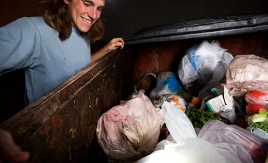 Cum a ajuns căutatul în tomberoane sau #dumpsterdiving o activitate la modă?