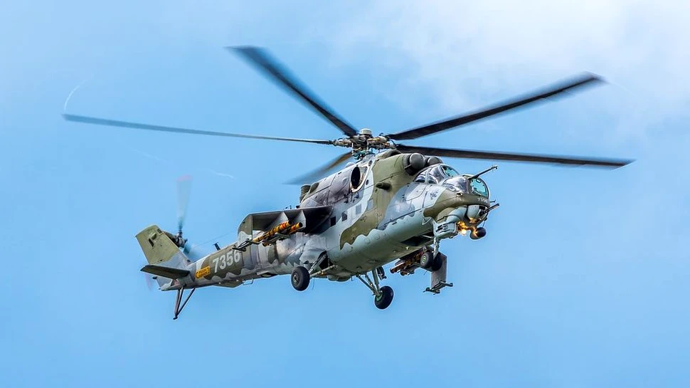 Un urs curios a atacat un elicopter
