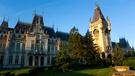 „Ce are Iașiul deosebit de-l cântă poeții și-l preamăresc scriitorii?”
