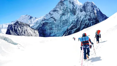 Oamenii au lăsat o „amprentă înghețată” de microbi pe Muntele Everest