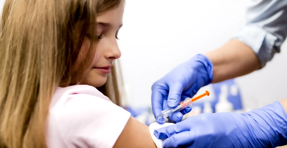 Cât de sigure sunt vaccinurile administrate în mod curent copiilor? O analiză a 166 de studii oferă un răspuns ferm