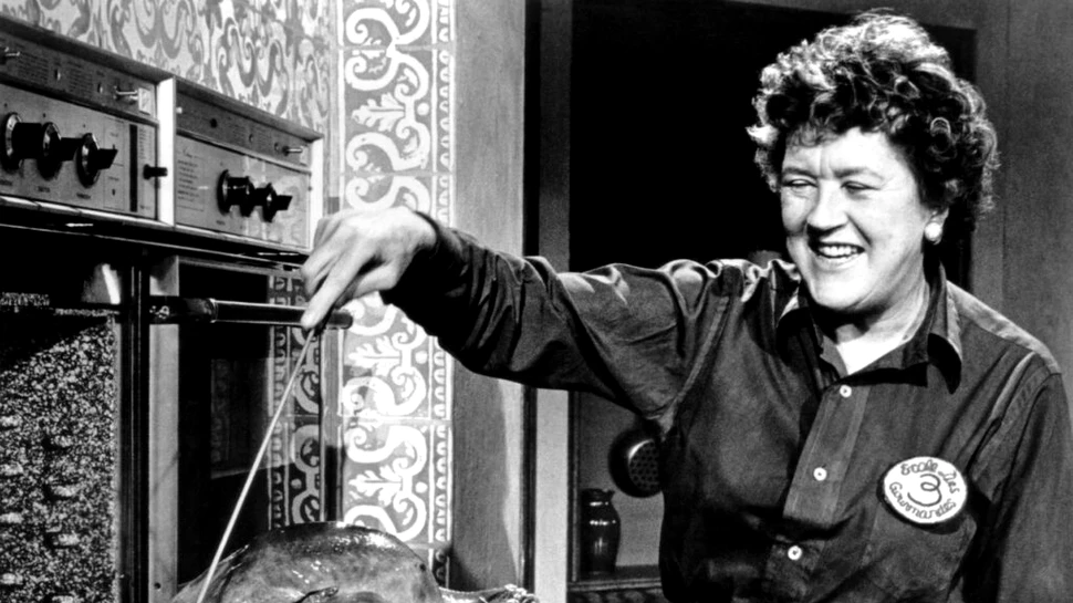 Julia Child, de la serviciile secrete la gătit. Cea mai faimoasă bucătăreasă: „Grăsimile dau savoare mâncărurilor”