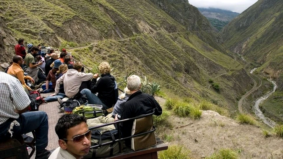 Calea ferată de pe stânca ”Nasul Diavolului”, cel mai periculos traseu feroviar din lume