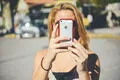 Preţul unui iPhone creşte de la an la an. Cum reușește Apple să genereze profituri de miliarde de dolari
