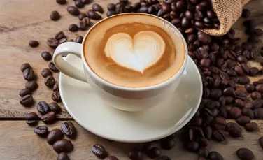 Câte cești de cafea trebuie să bem pe zi pentru a trăi cu 2 ani mai mult?
