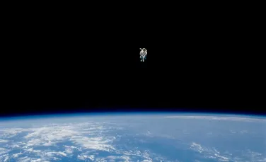 În 1984, un astronaut NASA a zburat nelegat pentru a captura un satelit. De ce a fost nevoie de această manevră extremă?