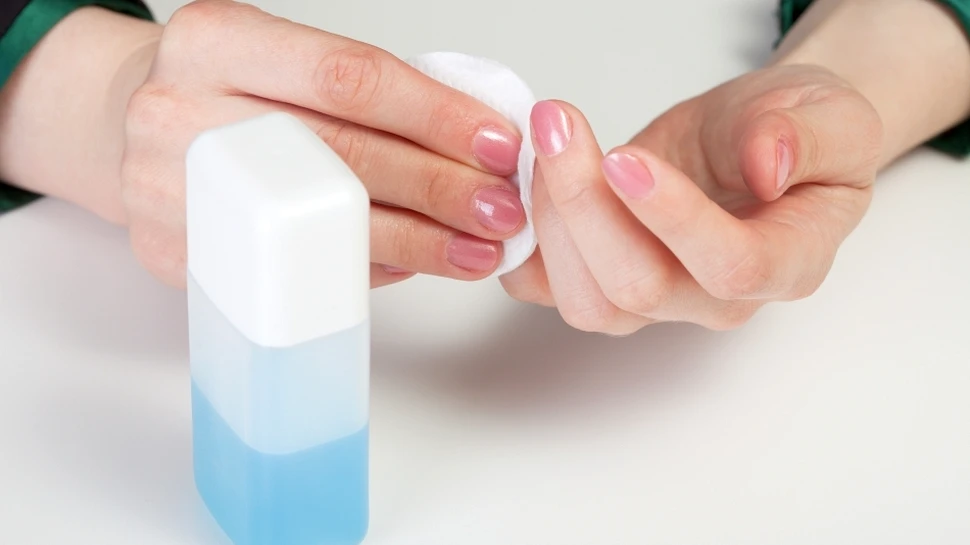 Ce înseamnă dacă respiraţia cuiva miroase a dizolvant de ojă? Află ce spun mirosurile corporale despre sănătate