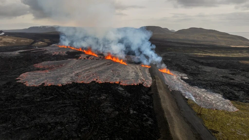 Erupție de magmă vulcanică în apropiere de capitala Islandei