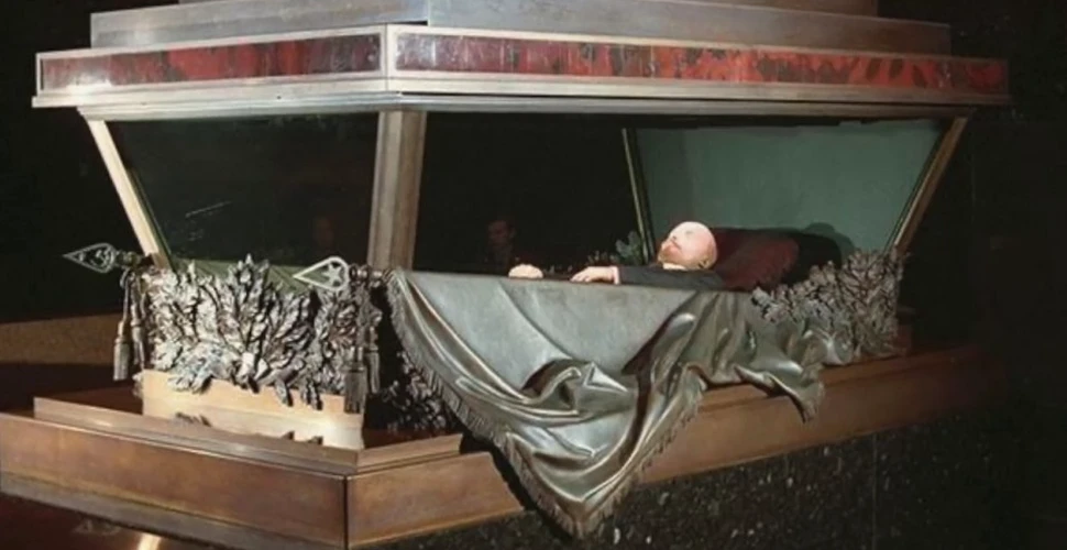 Evacuarea mormântului lui Lenin: operaţiunea de salvare a celui mai faimos cadavru din lume