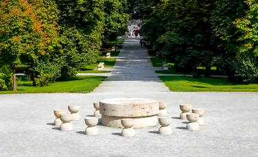 Masa Tăcerii, una dintre cele mai cunoscute sculpturi ale maestrului Constantin Brâncuși