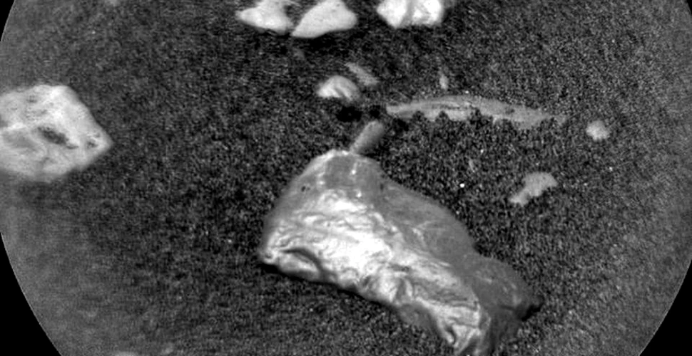 Roverul Curiosity a descoperit o „piatră strălucitoare”  pe Marte