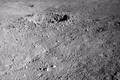 Substanța strălucitoare asemănătoare unui „gel” descoperită pe Lună a fost în sfârșit identificată