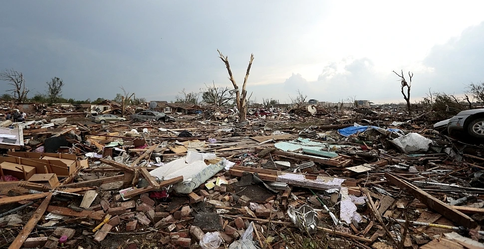 „Cea mai distrugătoare tornadă din istoria omenirii” a făcut cel puţin 24 de victime în SUA (FOTO/VIDEO)