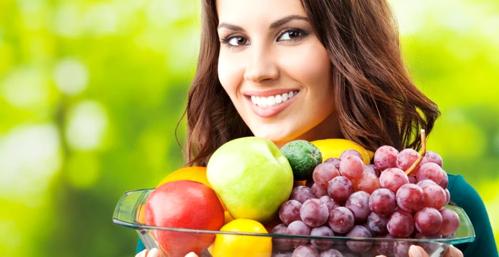Şapte din zece români identifică stilul de viaţă sănătos cu consumul de fructe şi de legume
