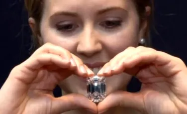 Diamantul „perfect” descoperit în Africa de Sud a fost vândut la o licitaţie din New York – VIDEO