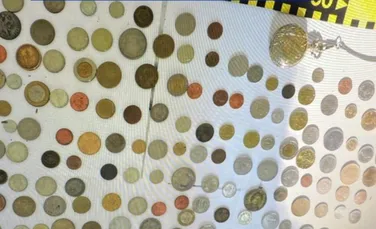 Aproape 500 de monede vechi, furate din casa unui specialist din Caraș-Severin, au fost recuperate