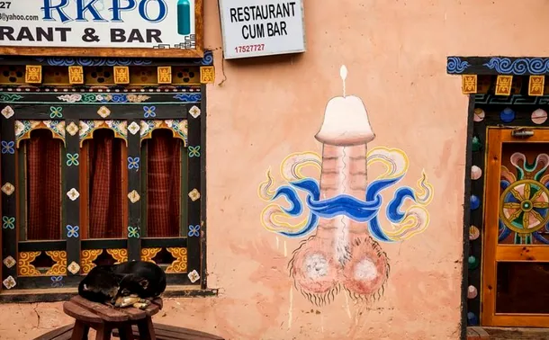Un penis pictat pe peretele unui restaurant local