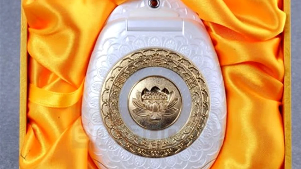 Telefonul auriu al lui Buddha – cel mai sfant gadget (FOTO)