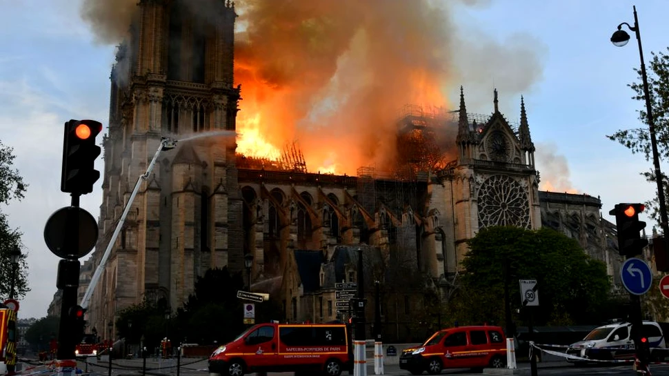 Cât va costa restaurarea Notre-Dame, devstată de incendiu. Donatorii nu s-au lăsat aşteptaţi – VIDEO