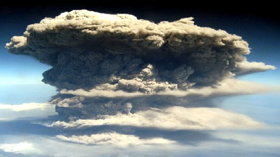 Eruptie vulcanica in direct