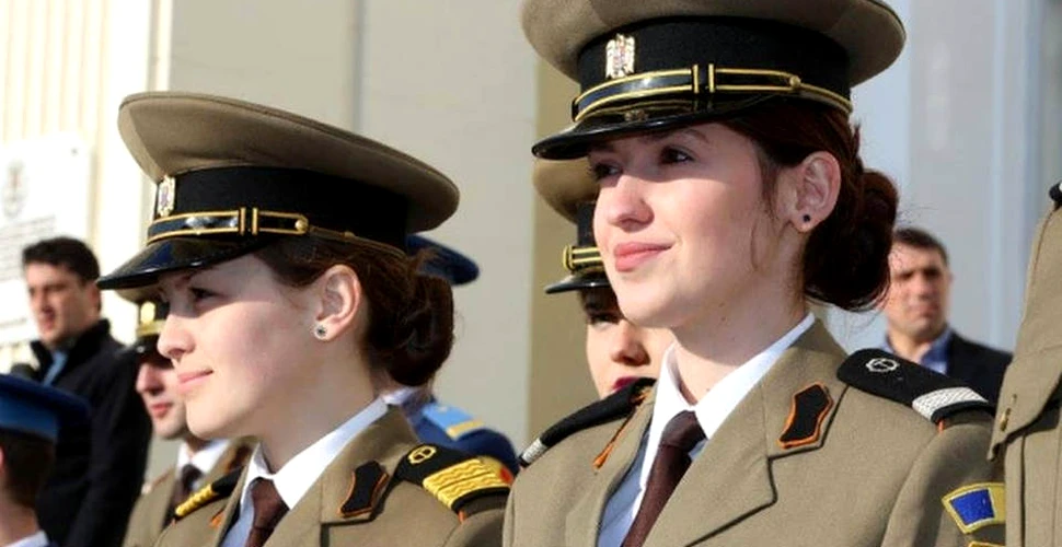Armata feminină sau ce soldaţi ies la paradele miliare în fuste mini – FOTO