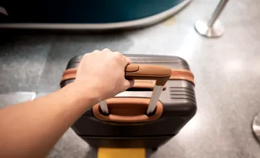 Metoda japoneză pentru un bagaj de mână ușor dar cu multe opțiuni vestimentare