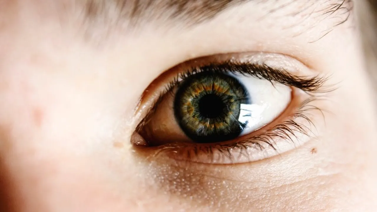 2-operatie-ochi-unsplash 
