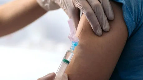 Vaccinarea antigripală începe! Cine poate primi vaccinul compensat sau gratuit?
