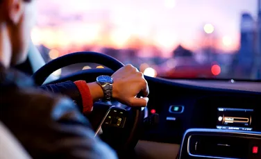 Un obicei pe care îl au toţi şoferii le distrage atenţia de la condus şi le afectează capacitatea de reacţie